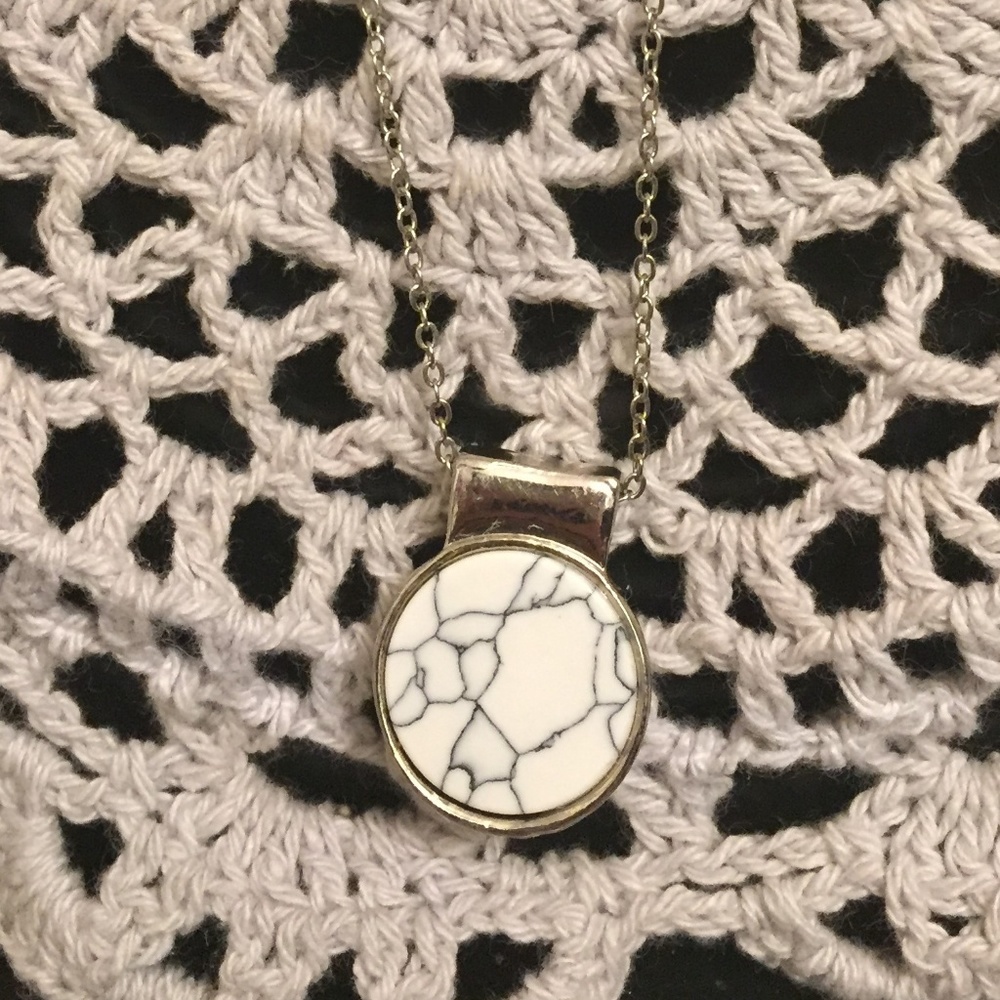 FASHION NECKLACE NWOT